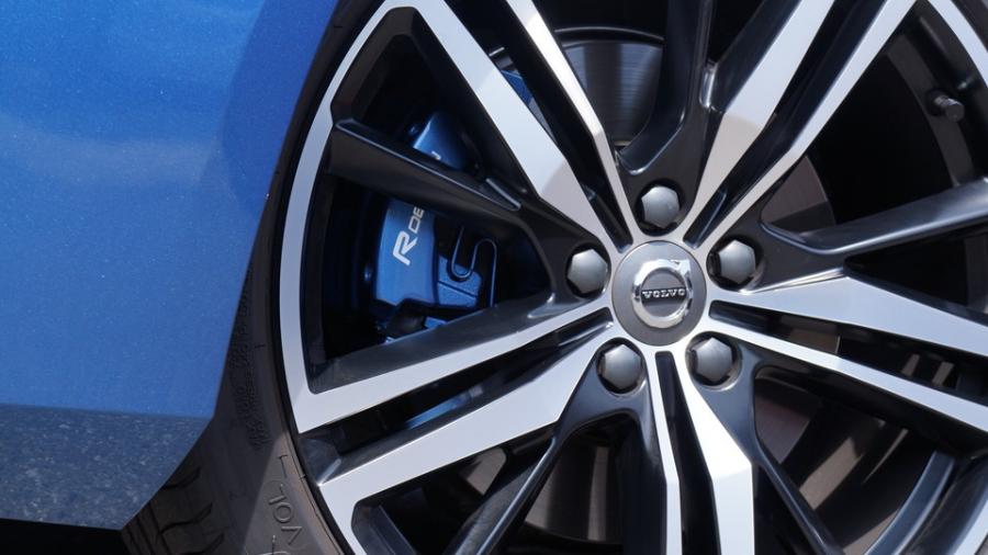 キャリパー塗装施工事例：ボルボS60　キャリパー塗装COLOR:オリジナルブルー調色カラー IMG30_2294_rVRztQ_sub4.jpg