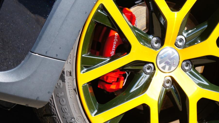 キャリパー塗装施工事例：ビートルDUNE　キャリパー塗装COLOR:#1112 Racing red IMG31_2133_GHxJu2_sub4.jpg