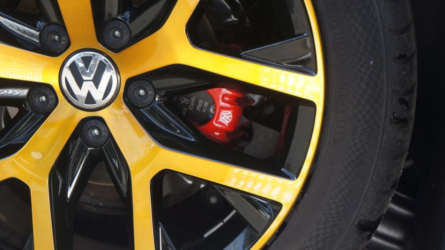 キャリパー塗装施工事例：ビートルDUNE　キャリパー塗装COLOR:#1112 Racing red IMG31_2133_GHxJu2_sub6.jpg