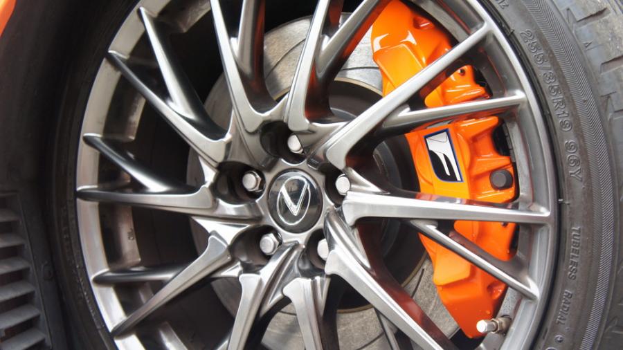 キャリパー塗装施工事例：レクサスRC-F　キャリパー塗装　COLOR:#1110 Valencia premium orange IMG35_1556_UjG9XL_sub4.jpg