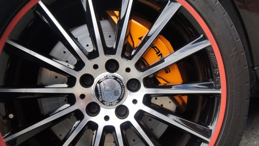 キャリパー塗装施工事例：ベンツCクラス　キャリパー塗装　COLOR:#030 Royal art pearl orange gold IMG35_1763_8psrFc_sub5.jpg