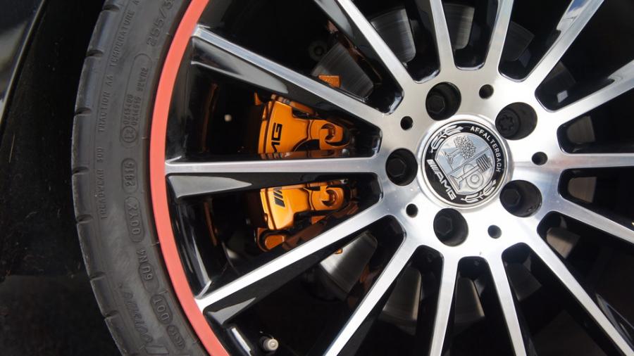 キャリパー塗装施工事例：ベンツCクラス　キャリパー塗装　COLOR:#030 Royal art pearl orange gold IMG35_1763_8psrFc_sub7.jpg