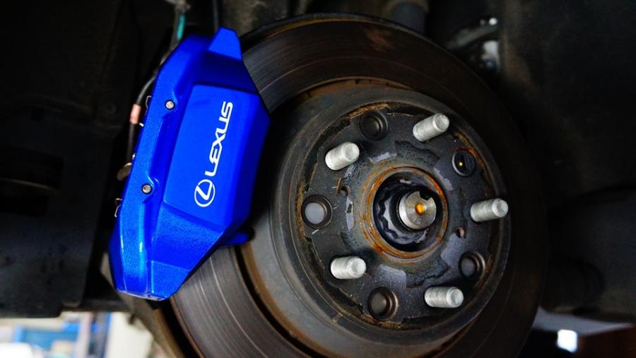 キャリパー塗装施工事例：レクサスLS450　キャリパー塗装COLOR:#1115 Deep marine blue IMG35_2351_c2j86L_sub2.jpg