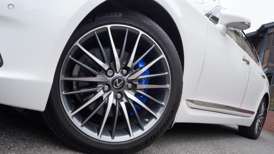 キャリパー塗装施工事例：レクサスLS450　キャリパー塗装COLOR:#1115 Deep marine blue IMG35_2351_c2j86L_sub3.jpg