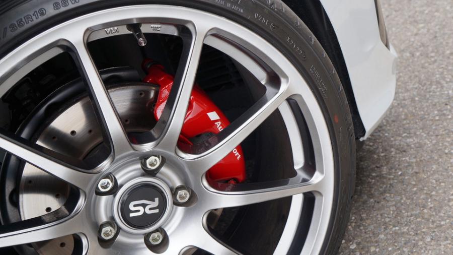 キャリパー塗装施工事例：アウディA3　キャリパー塗装COLOR:#001 Italian losso solid IMG35_2358_VSNlp5_sub6.jpg