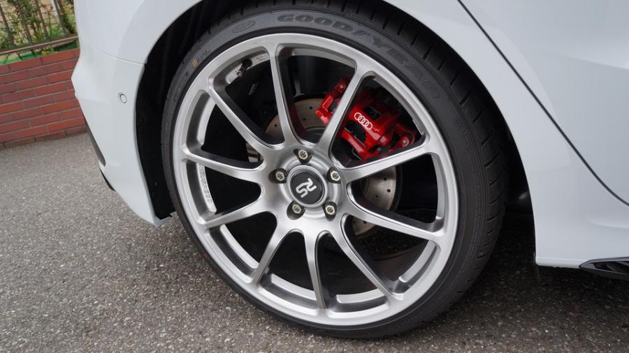 キャリパー塗装施工事例：アウディA3　キャリパー塗装COLOR:#001 Italian losso solid IMG35_2358_VSNlp5_sub7.jpg