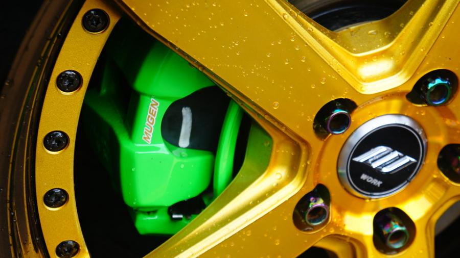 キャリパー塗装施工事例：ステップワゴン　キャリパー塗装　COLOR：#1113 Monster green IMG66_1846_bNkzeO_sub4.jpg