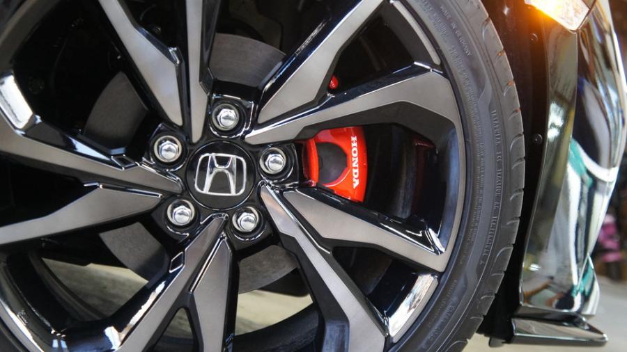 キャリパー塗装施工事例：ホンダシビック　キャリパー塗装　COLOR:#1112 Racing red IMG66_1884_brUy2d_sub5.jpg