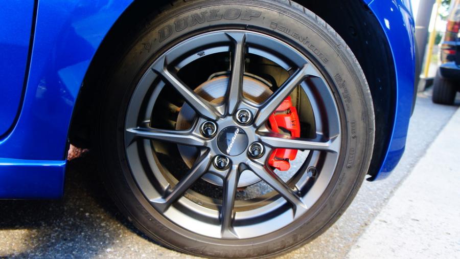 キャリパー塗装施工事例：ホンダN-ONE　キャリパー塗装COLOR:#001 Italian losso solid　ドラム塗装COLOR:#004 Blast light gray metalic IMG66_2032_7Lm5Ds_sub5.jpg