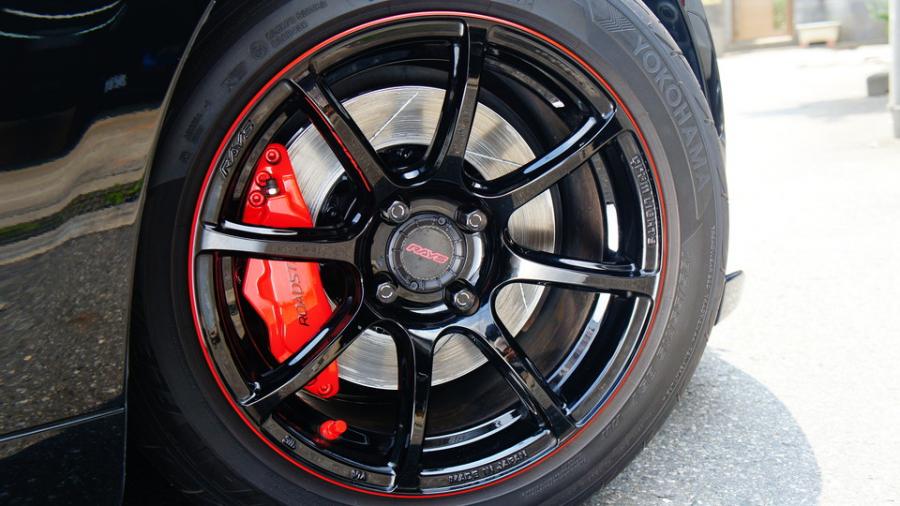 キャリパー塗装施工事例：マツダロードスター　キャリパー塗装COLOR：#1112 Racing red　ローター塗装COLOR:#005 Deep coal black IMG67_1862_xBUM9I_sub5.jpg