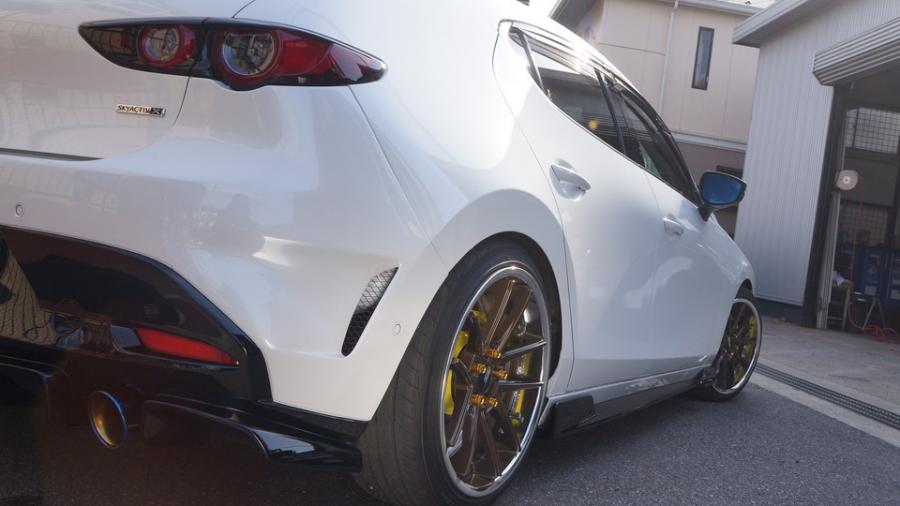 キャリパー塗装施工事例：マツダ3　キャリパー塗装＆ローター塗装COLOR:#020 hawaiian passion yellow IMG67_2283_FDjvmh_sub6.jpg