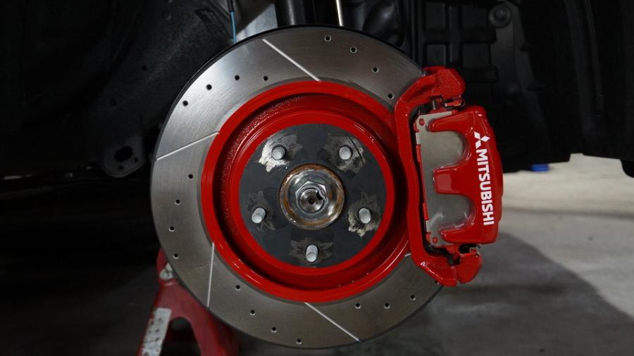 キャリパー塗装施工事例：アウトランダー　キャリパー塗装、ローター塗装COLOR:#001 Italian losso solid IMG68_2335_CAkLy8_sub1.jpg