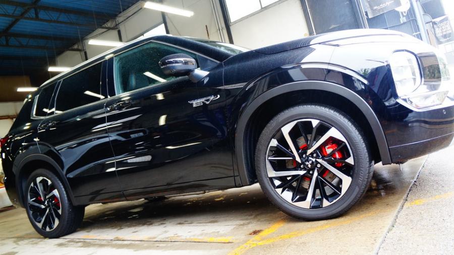 キャリパー塗装施工事例：アウトランダー　キャリパー塗装、ローター塗装COLOR:#001 Italian losso solid IMG68_2335_CAkLy8_sub8.jpg