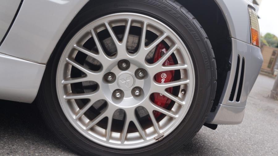 キャリパー塗装施工事例：ランサーエボリューションⅦ　キャリパー塗装COLOR:赤系調色カラー IMG68_2370_xKeKyE_sub5.jpg