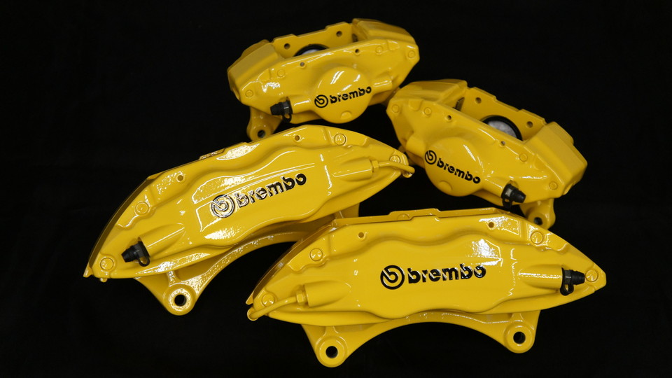 キャリパー塗装施工事例：三菱ランサーエボリューション純正キャリパー塗装　カラー：#002 giallo modena IMG68_745_dtiwI6_sub1.jpg