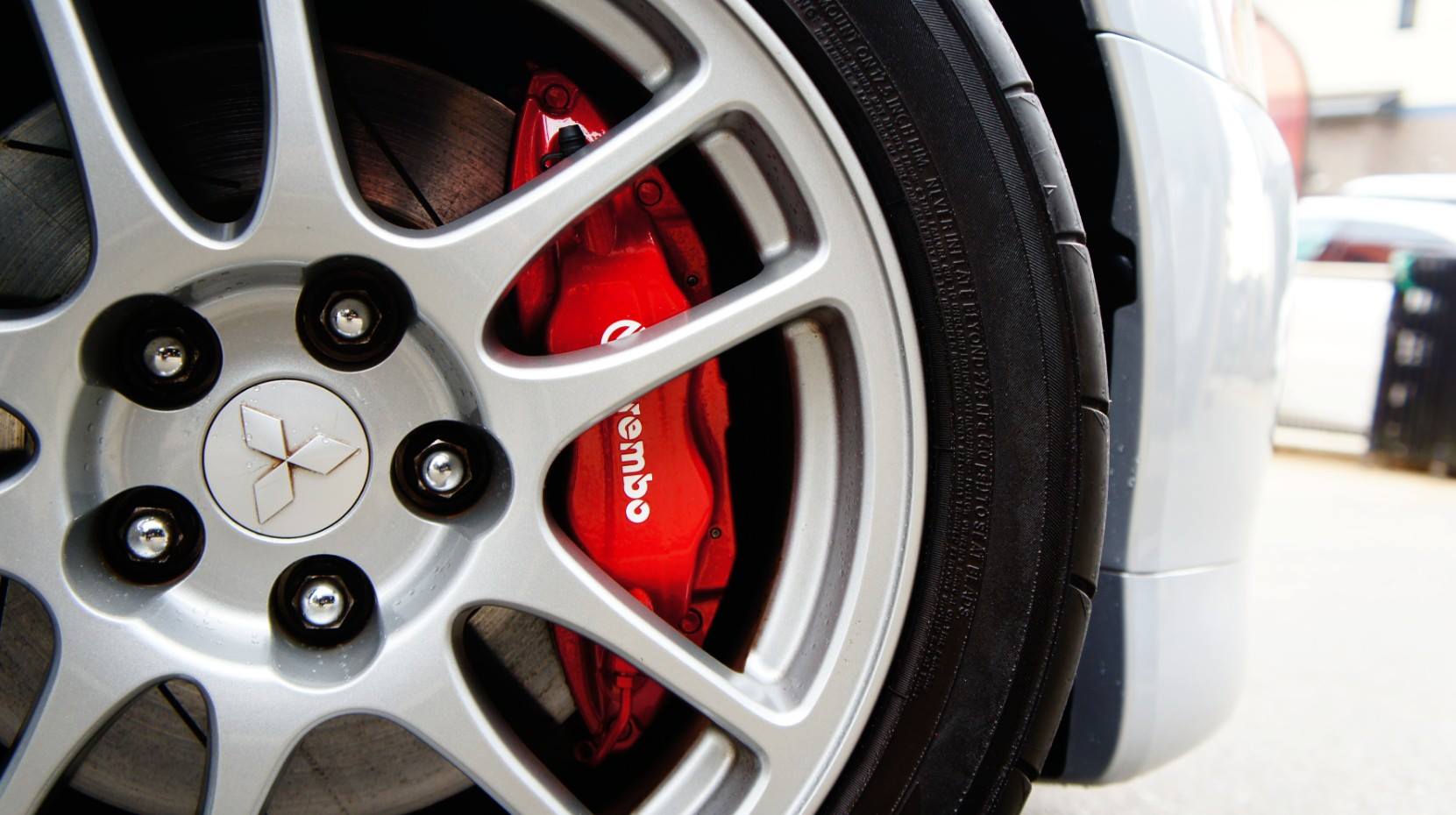 キャリパー塗装施工事例：三菱ランサーエボリューションⅨキャリパー塗装COLOR:#011 royal flash candy red IMG68_881_1wH7g9_sub4.jpg