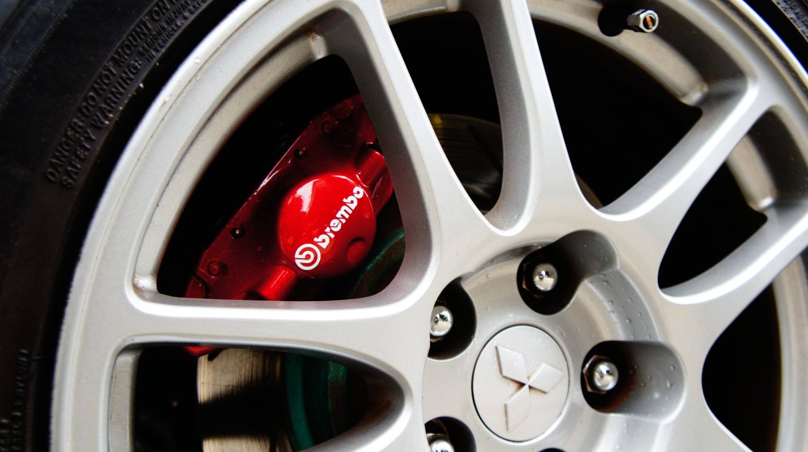 キャリパー塗装施工事例：三菱ランサーエボリューションⅨキャリパー塗装COLOR:#011 royal flash candy red IMG68_881_1wH7g9_sub5.jpg