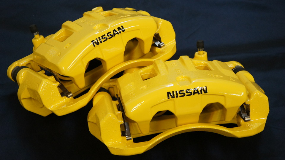 ニッサンキャラバン純正キャリパー塗装　COLOR:#002 giallo modena