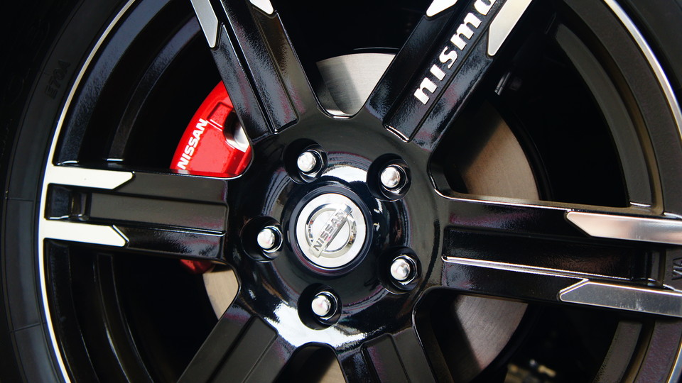 キャリパー塗装施工事例：ニッサンエルグランド純正キャリパー塗装　COLOR:	#011 royal flash candy red IMG69_1073_2jKVOF_sub3.jpg