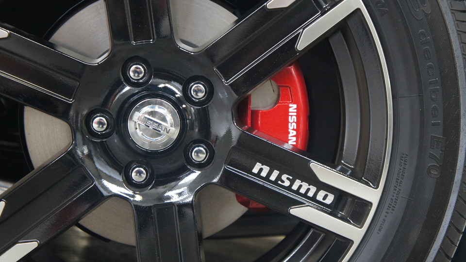 キャリパー塗装施工事例：ニッサンエルグランド純正キャリパー塗装　COLOR:	#011 royal flash candy red IMG69_1073_2jKVOF_sub4.jpg