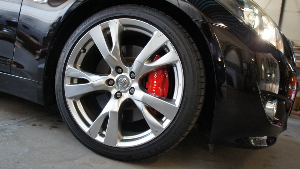 キャリパー塗装施工事例：ニッサンフーガ純正キャリパー塗装　COLOR:#001 Italian losso solid IMG69_1108_cuUf1a_sub2.jpg