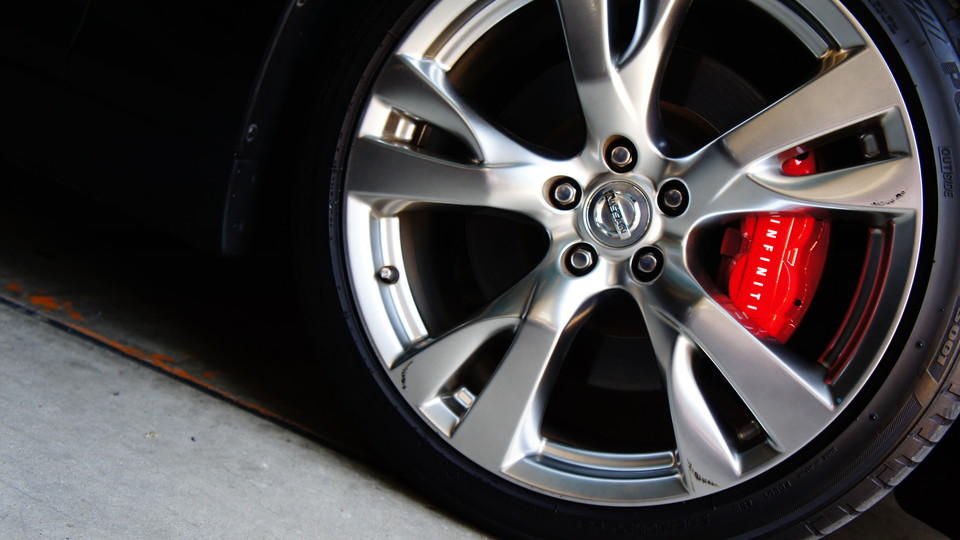 キャリパー塗装施工事例：ニッサンフーガ純正キャリパー塗装　COLOR:#001 Italian losso solid IMG69_1108_cuUf1a_sub4.jpg