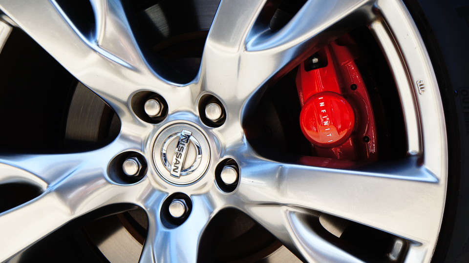 キャリパー塗装施工事例：ニッサンフーガ純正キャリパー塗装　COLOR:#001 Italian losso solid IMG69_1108_cuUf1a_sub5.jpg