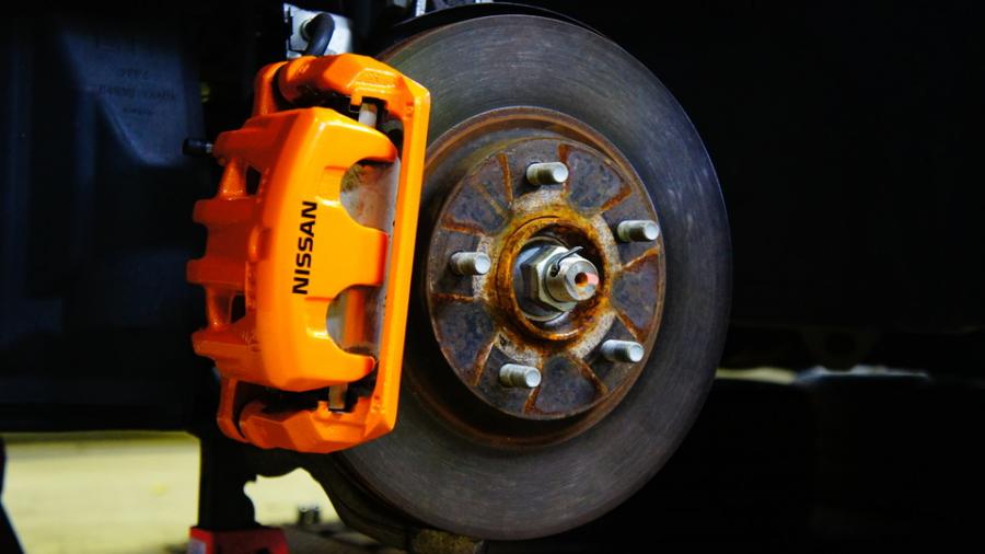 キャリパー塗装施工事例：ニッサンエルグランド純正キャリパー塗装　COLOR:#098 honey of pearl orange IMG69_1315_9qITp9_sub1.jpg