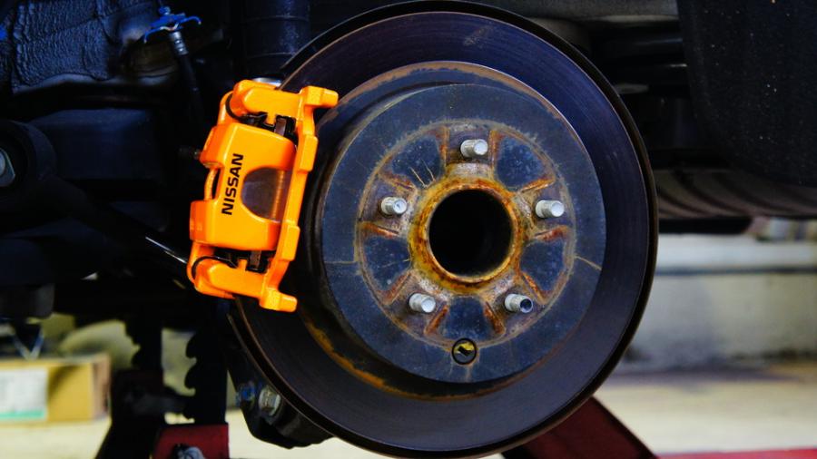 キャリパー塗装施工事例：ニッサンエルグランド純正キャリパー塗装　COLOR:#098 honey of pearl orange IMG69_1315_9qITp9_sub2.jpg