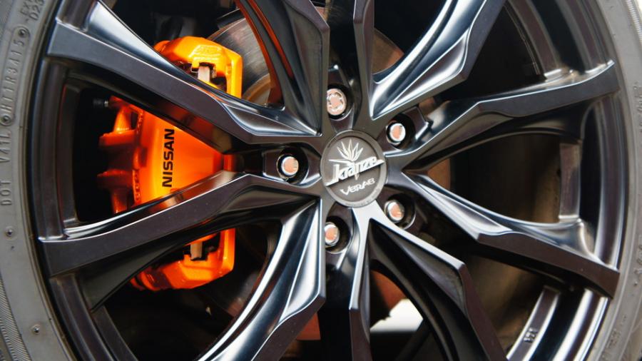 キャリパー塗装施工事例：ニッサンエルグランド純正キャリパー塗装　COLOR:#098 honey of pearl orange IMG69_1315_9qITp9_sub3.jpg