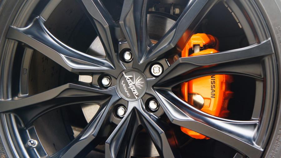 キャリパー塗装施工事例：ニッサンエルグランド純正キャリパー塗装　COLOR:#098 honey of pearl orange IMG69_1315_9qITp9_sub5.jpg