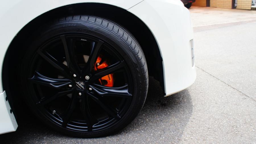 キャリパー塗装施工事例：ニッサンエルグランド純正キャリパー塗装　COLOR:#098 honey of pearl orange IMG69_1315_9qITp9_sub6.jpg