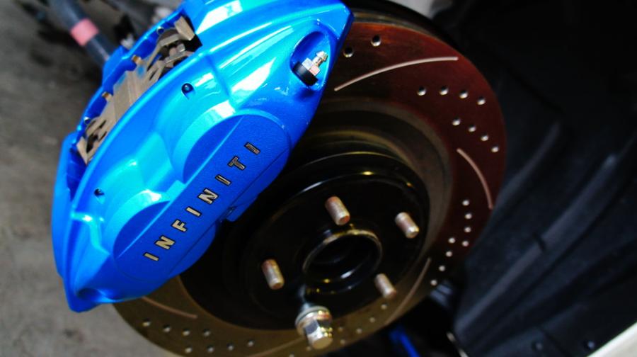 キャリパー塗装施工事例：ニッサン・フーガ純正キャリパー塗装　COLOR:#1111 Charm gross candy blue　ローター加工Type：C6S8D IMG69_1342_YLeEmT_sub1.jpg