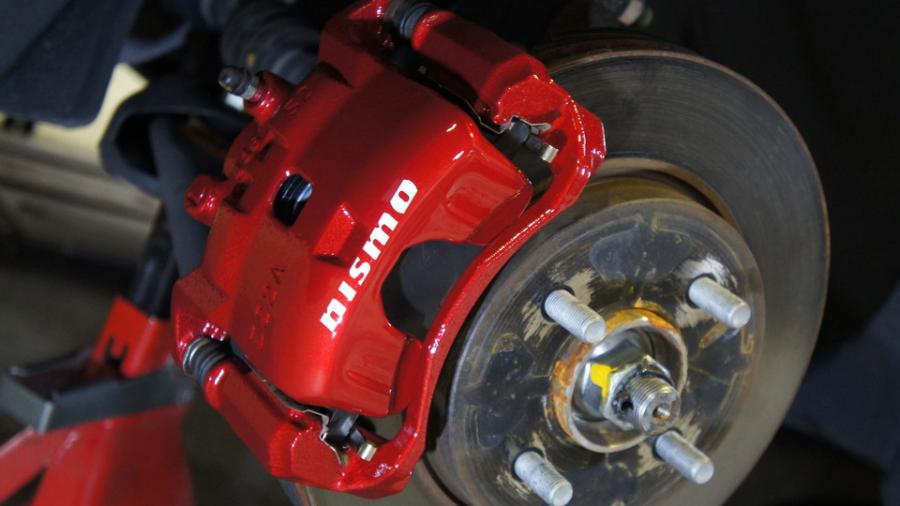 ニッサンノート　キャリパー塗装　COLOR：#010 premiun rouge candy red