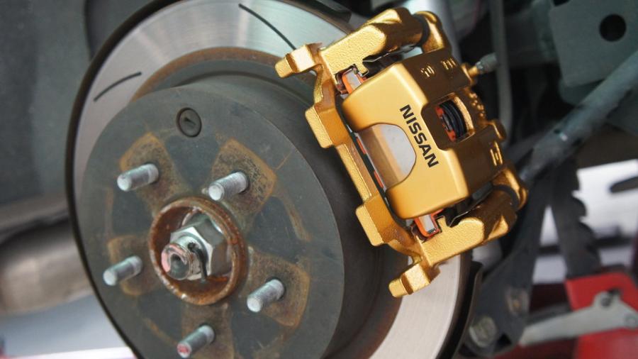 キャリパー塗装施工事例：ニッサンエルグランド　キャリパー塗装　COLOR:#003 Tokyo midnight gold IMG69_1480_PYIakt_sub2.jpg