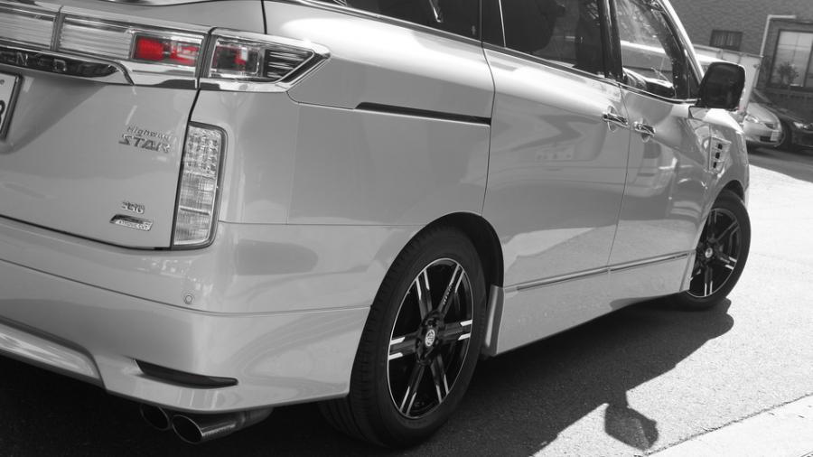 キャリパー塗装施工事例：ニッサンエルグランド　キャリパー塗装　COLOR:#003 Tokyo midnight gold IMG69_1480_PYIakt_sub6.jpg