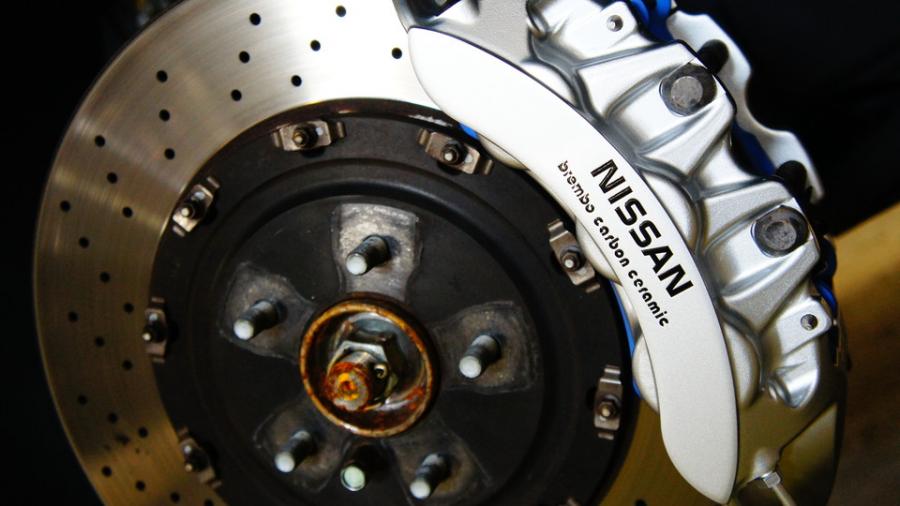 GT-R35　キャリパー塗装　COLOR:#052 Premium platinum silver