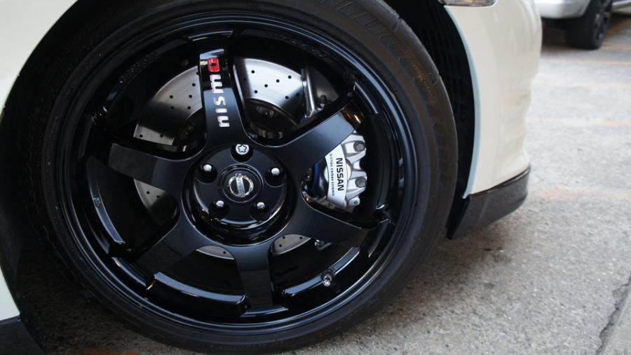 キャリパー塗装施工事例：GT-R35　キャリパー塗装　COLOR:#052 Premium platinum silver IMG69_1549_Cxfh4O_sub2.jpg