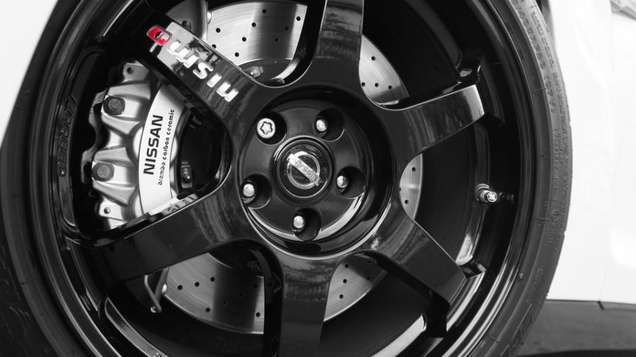 キャリパー塗装施工事例：GT-R35　キャリパー塗装　COLOR:#052 Premium platinum silver IMG69_1549_Cxfh4O_sub6.jpg