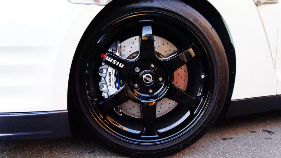 キャリパー塗装施工事例：GT-R35　キャリパー塗装　COLOR:#052 Premium platinum silver IMG69_1549_Cxfh4O_sub8.jpg