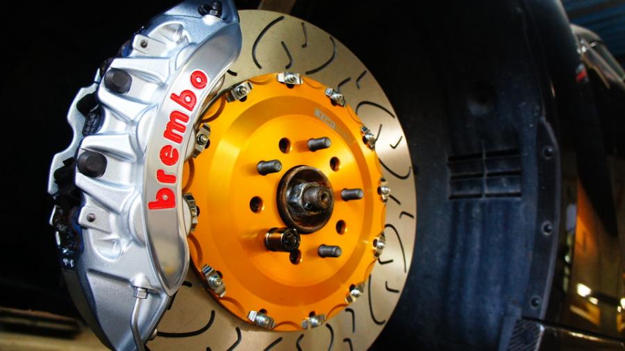 GT-R　キャリパー塗装＆ロゴマシニング加工＆ハイポリッシュ加工　COLOR:#006 Diamonddust silver