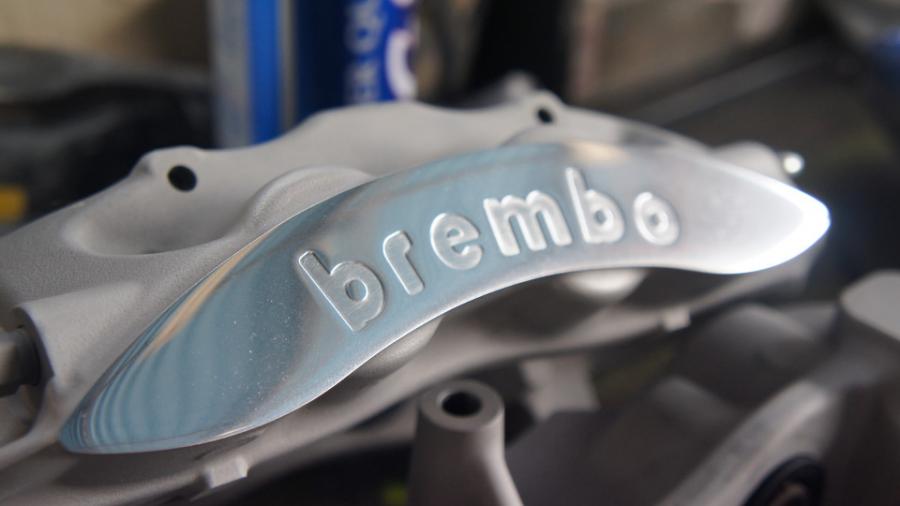 キャリパー塗装施工事例：GT-R　キャリパー塗装＆ロゴマシニング加工＆ハイポリッシュ加工　COLOR:#006 Diamonddust silver IMG69_1648_0zrIWM_sub1.jpg