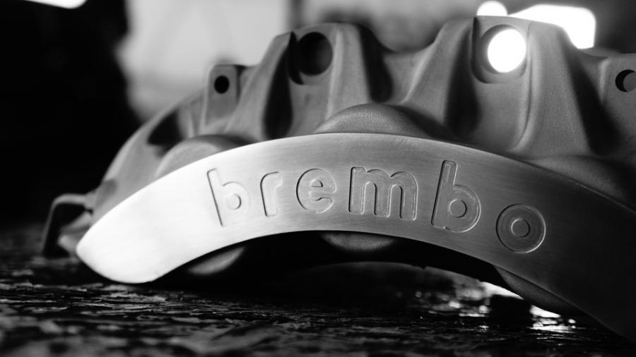 キャリパー塗装施工事例：GT-R　キャリパー塗装＆ロゴマシニング加工＆ハイポリッシュ加工　COLOR:#006 Diamonddust silver IMG69_1648_0zrIWM_sub2.jpg