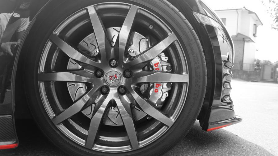 キャリパー塗装施工事例：GT-R　キャリパー塗装＆ロゴマシニング加工＆ハイポリッシュ加工　COLOR:#006 Diamonddust silver IMG69_1648_0zrIWM_sub5.jpg