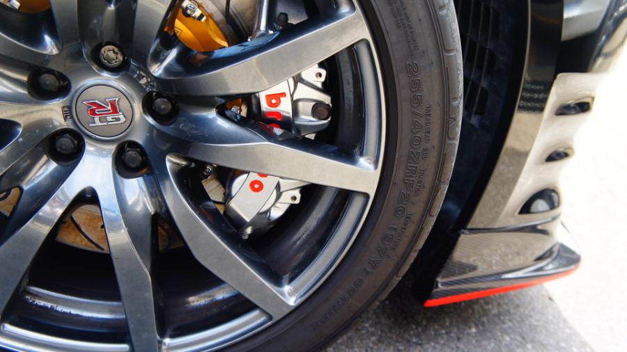 キャリパー塗装施工事例：GT-R　キャリパー塗装＆ロゴマシニング加工＆ハイポリッシュ加工　COLOR:#006 Diamonddust silver IMG69_1648_0zrIWM_sub7.jpg