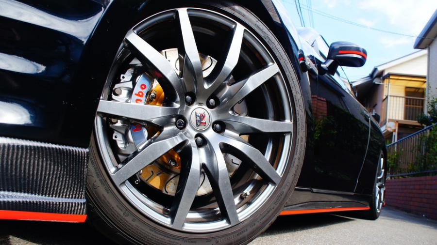 キャリパー塗装施工事例：GT-R　キャリパー塗装＆ロゴマシニング加工＆ハイポリッシュ加工　COLOR:#006 Diamonddust silver IMG69_1648_0zrIWM_sub9.jpg