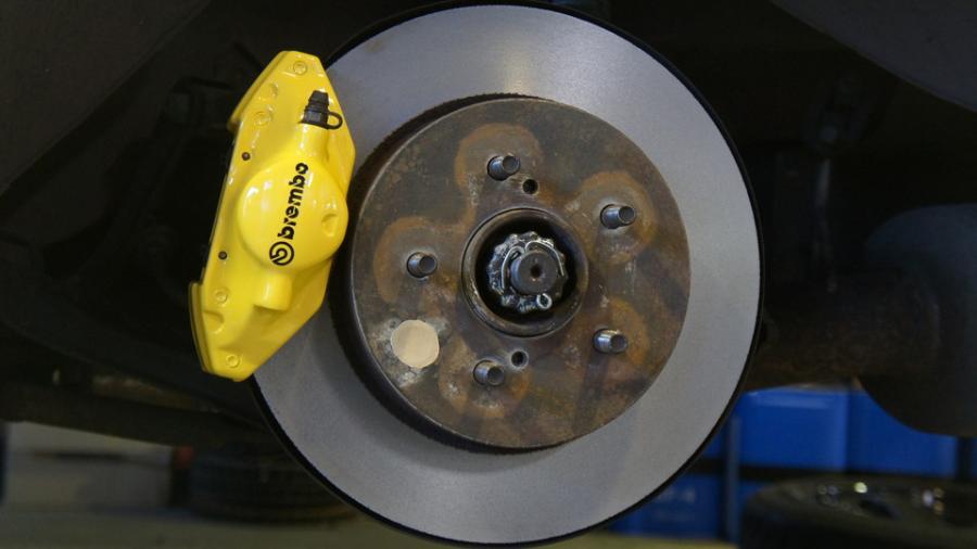 キャリパー塗装施工事例：ニッサンGT-R　キャリパー塗装　COLOR:#002 giallo modena IMG69_1707_kkeZF2_sub2.jpg