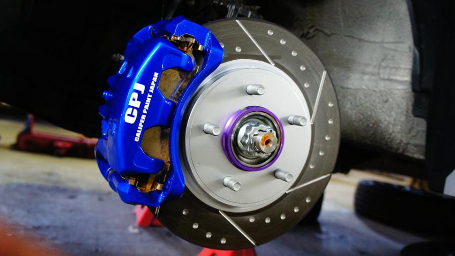 キャリパー塗装施工事例：ニッサン・セレナ　キャリパー塗装　COLOR:#1115 Deep marine blue　ローター加工：Type:DP IMG69_1767_h3if1e_sub2.jpg