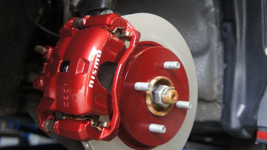 キャリパー塗装施工事例：ニッサンノート　キャリパー塗装・ローター塗装・ドラム塗装　COLOR:オリジナルレッド（調色） IMG69_2003_pLHXzG_sub1.jpg