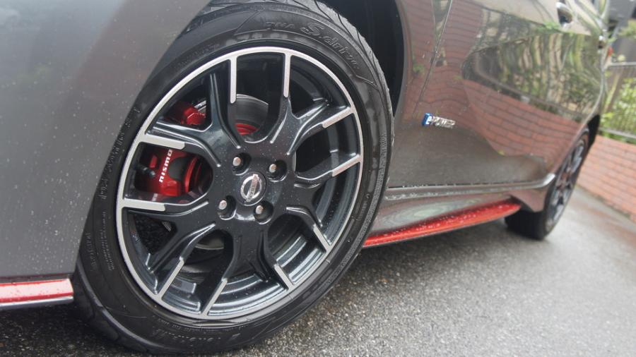 キャリパー塗装施工事例：ニッサンノート　キャリパー塗装・ローター塗装・ドラム塗装　COLOR:オリジナルレッド（調色） IMG69_2003_pLHXzG_sub3.jpg